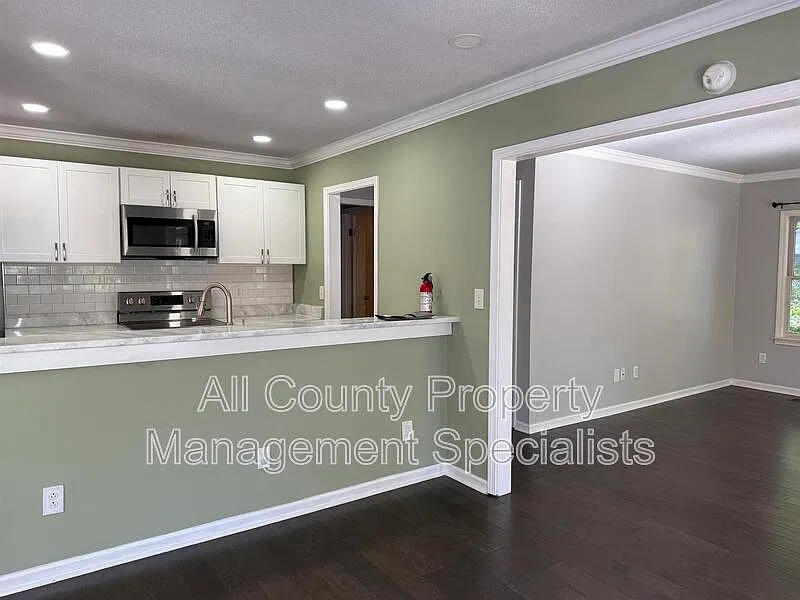 3 bed, 2.0 bath, 1490 sqft, $2,095 — Photo 4