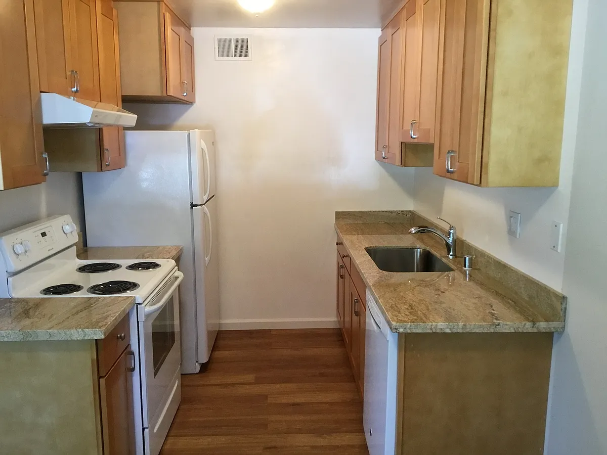 Building Photo - 2550 Arroyo Dr
