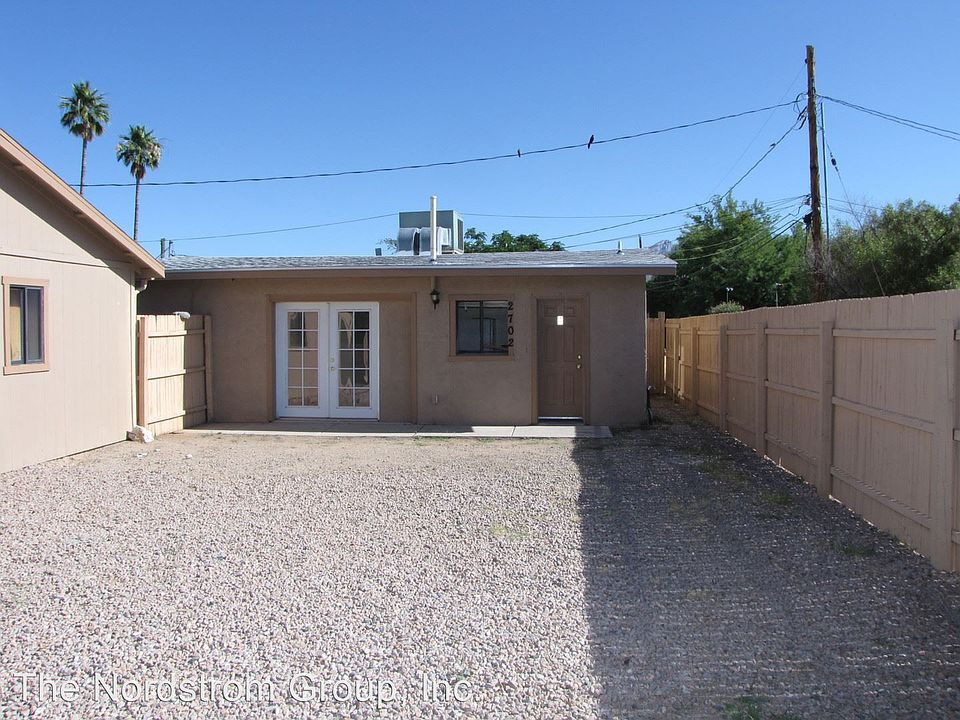 1st image of 2702 N Dodge Blvd #3