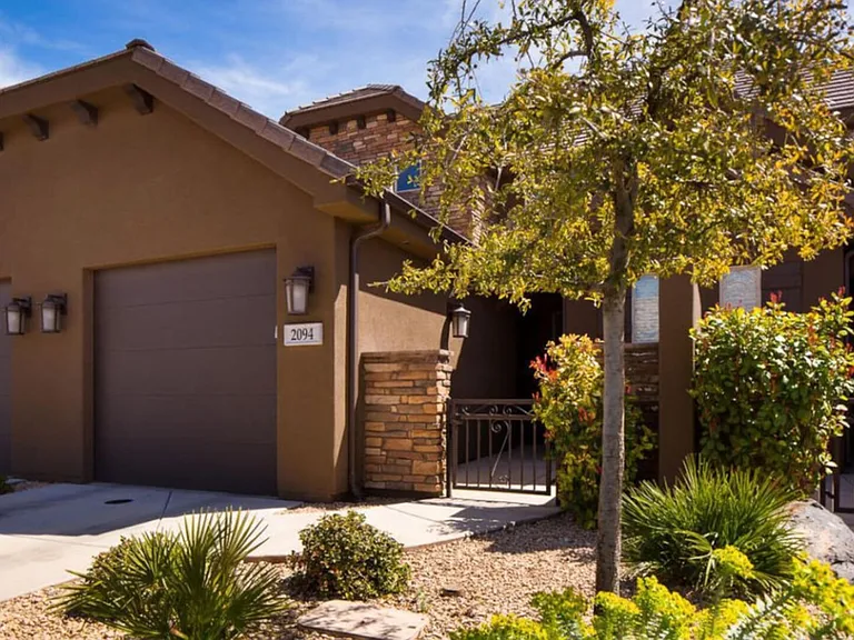 N Coral Ridge Dr — Photo 3