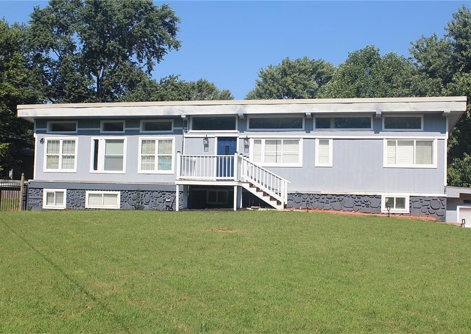 1st image of 16004 Valentine Ave