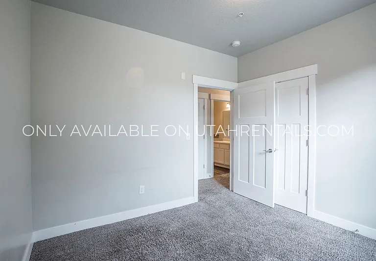 71 W Silver Springs Dr — Photo 10