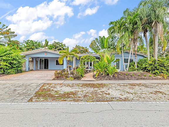 2nd image of 2400 NE 5th Avenue