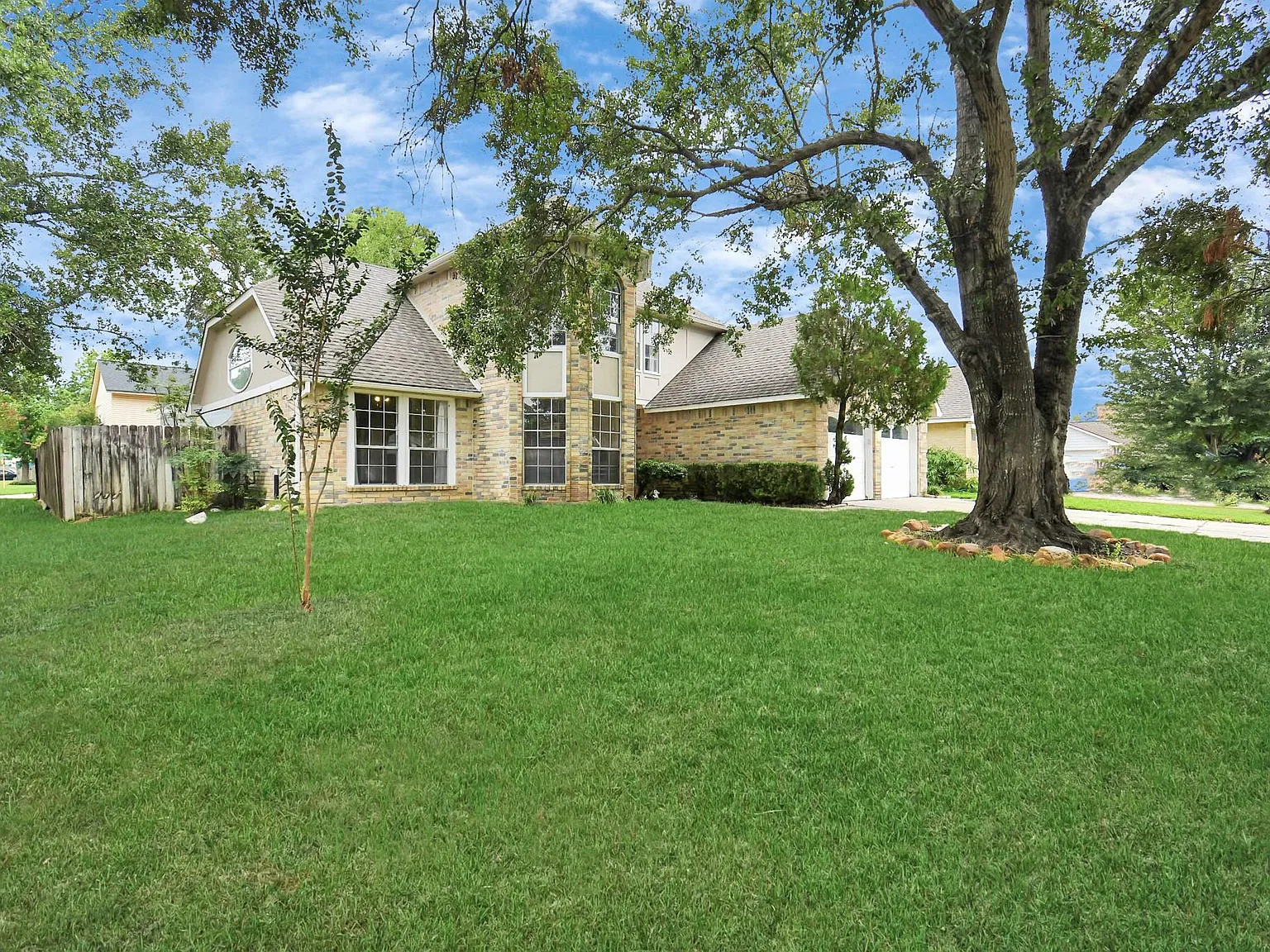 3 bed, 2.5 bath, 1908 sqft, $2,250 — Photo 3