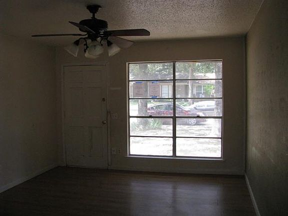 3rd image of 12508 Crestwood Ln