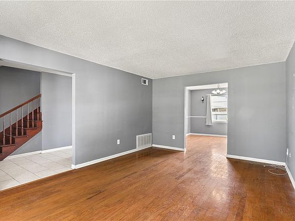 4th image of 3845 Agateway Dr