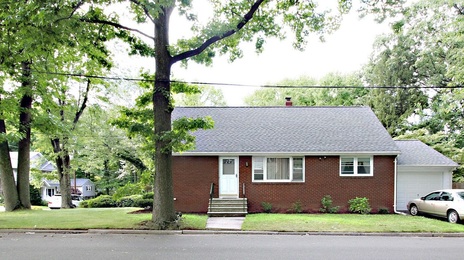 75 Hallberg Ave, Bergenfield, NJ 07621 Zillow