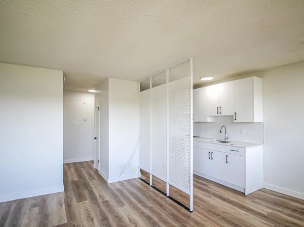 12245 97th St NW #103, Edmonton, AB T5G 1Z2