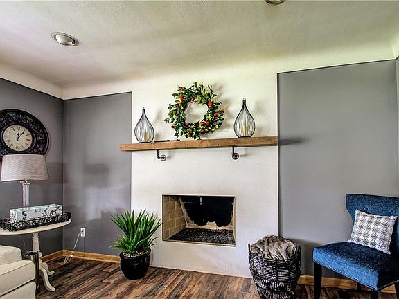5th image of 665 Oakridge Dr