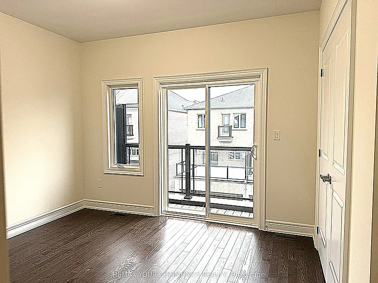 147 Berczy Green Dr — Photo 3