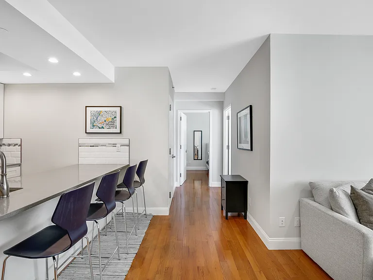 4604 Vernon Blvd #7C — Photo 8
