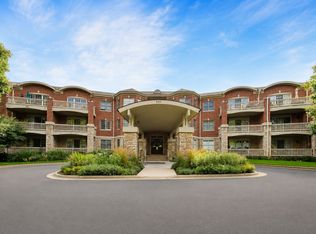 940 Augusta Way APT 105, Highland Park, IL 60035