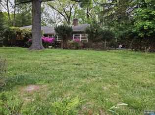 214 Crescent Ave, Wyckoff, NJ 07481