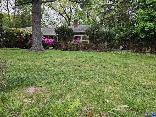 214 Crescent Ave, Wyckoff, NJ 07481