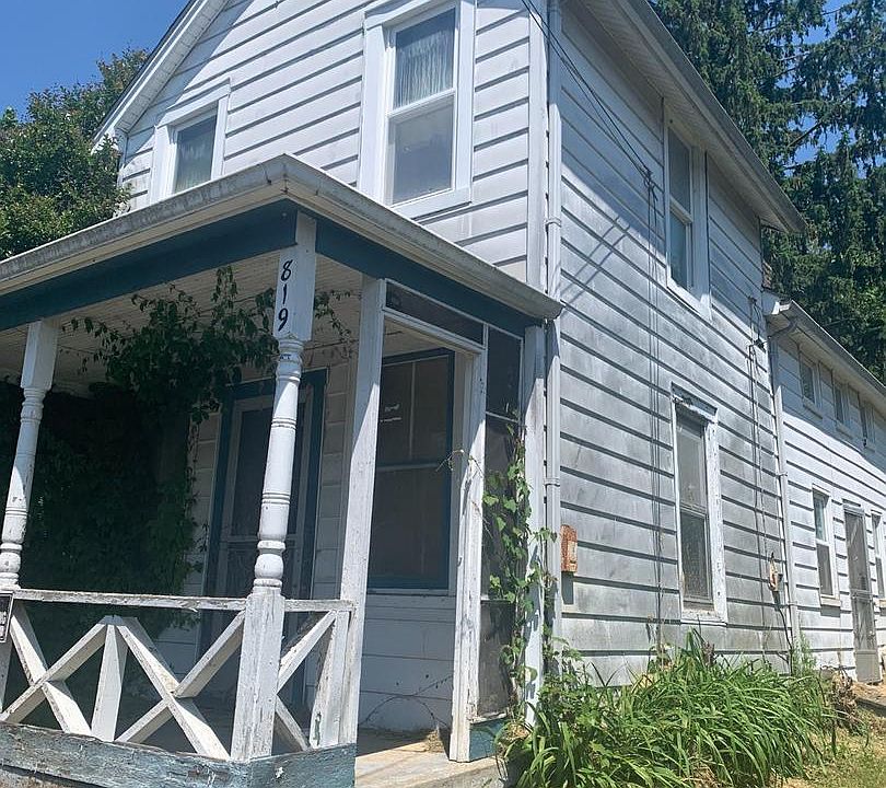 1st image of 819 Erie St