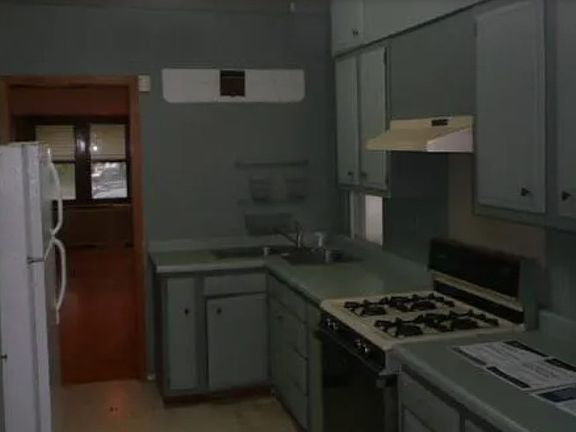 4th image of 864 Western Ave N