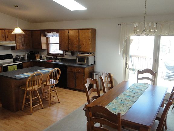 3rd image of 153 Fox Crest Dr
