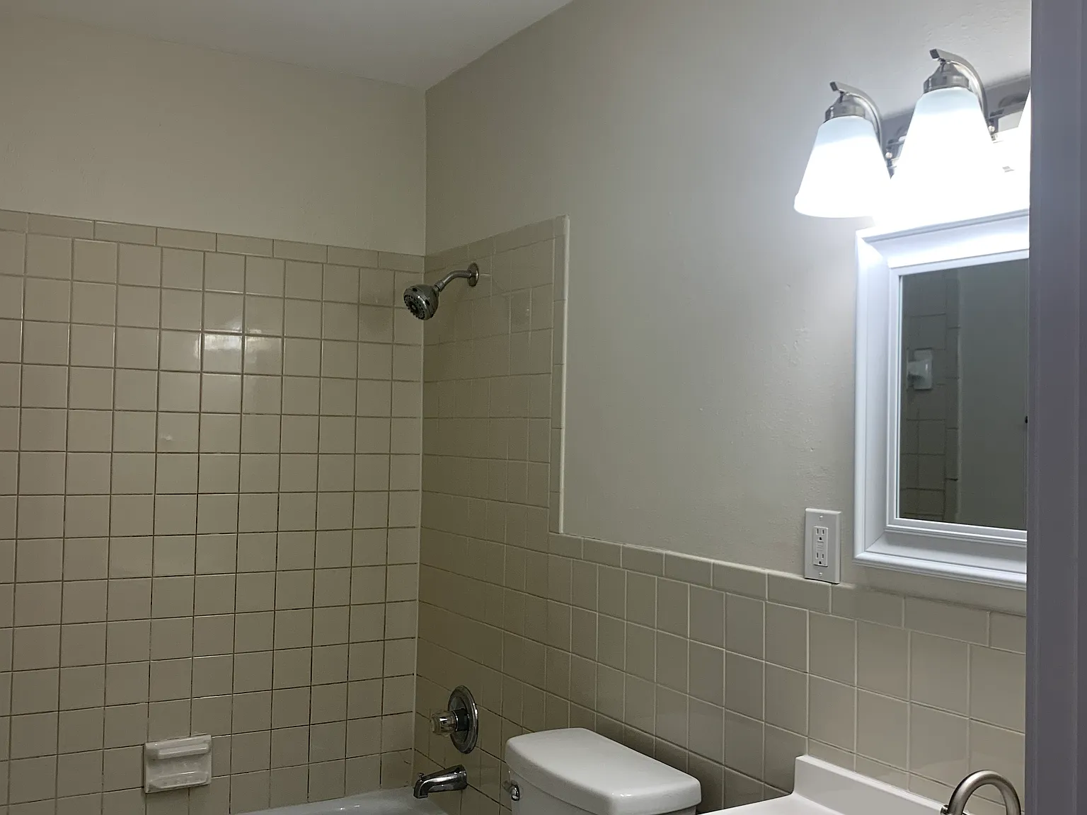 2520 Eastview Dr — Photo 4