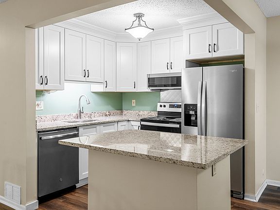 4th image of 2700 Terraceview Ct N