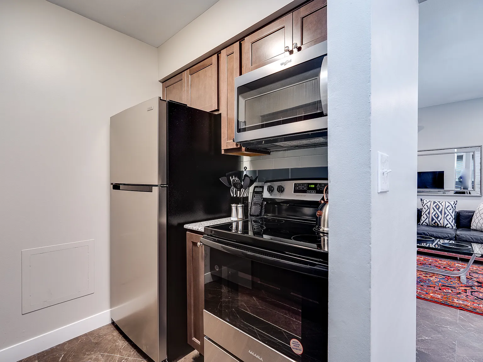 2 bed, 800 sqft, $1,400 — Photo 2