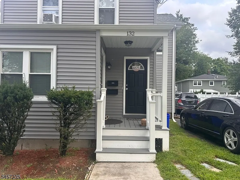 2 bed, 1.0 bath, $2,500 — Photo 2