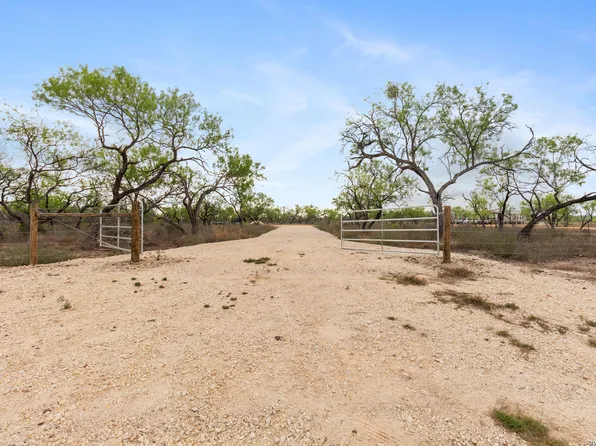 2161 County Road 124 LOT 2, Floresville, TX 78114