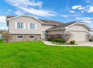 2375 Chestnut Ln, Morris, IL 60450