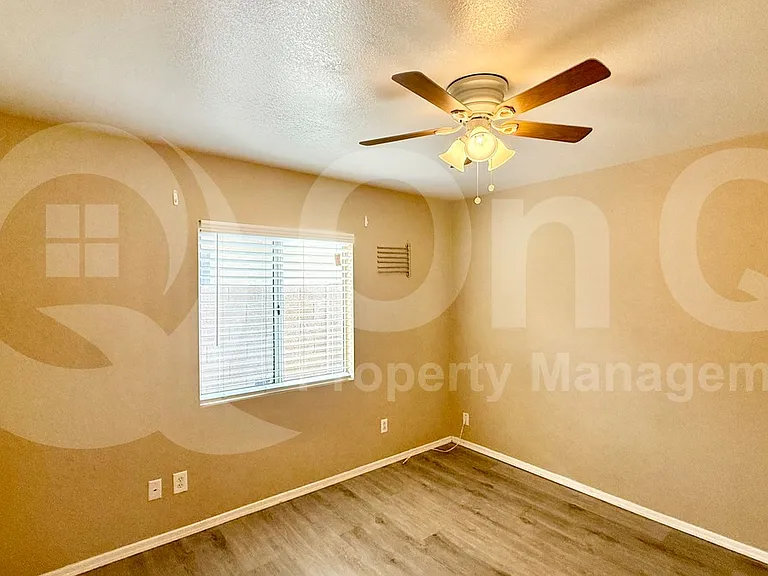 2239 E Morrow Dr — Photo 10