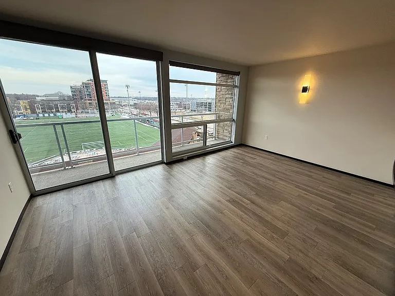 Galaxie High Rise Apartments — Photo 25