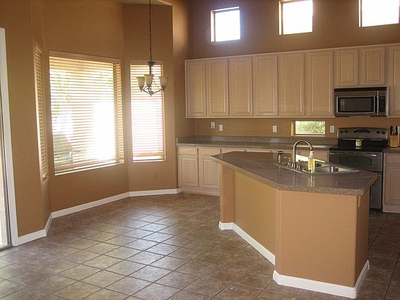 Tastefully updated kitchen w/ stainless