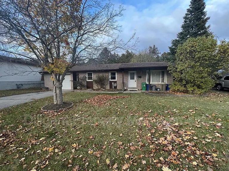 1556 Redwood Dr #PROPERTY — Photo 2