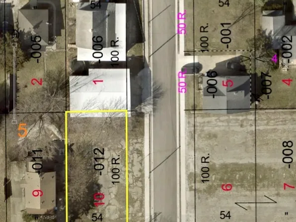 6 & St, Peru, IL 61354