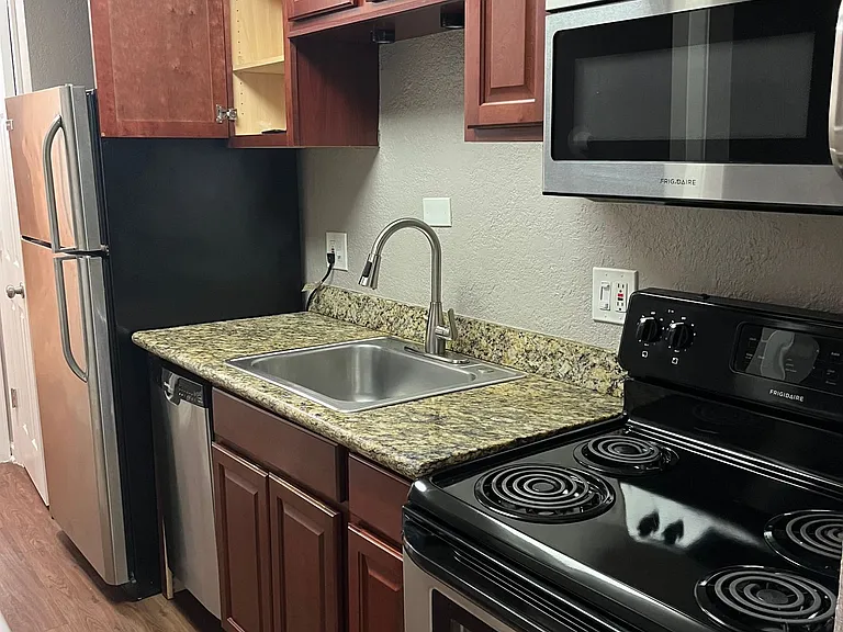Greentree Apartments - Beautiful Remodeled Aprtments — Photo 1