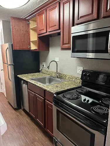 Greentree Apartments - Beautiful Remodeled Aprtments Photo 1 Greentree Apartments - Beautiful Remodeled Aprtments Photo 1