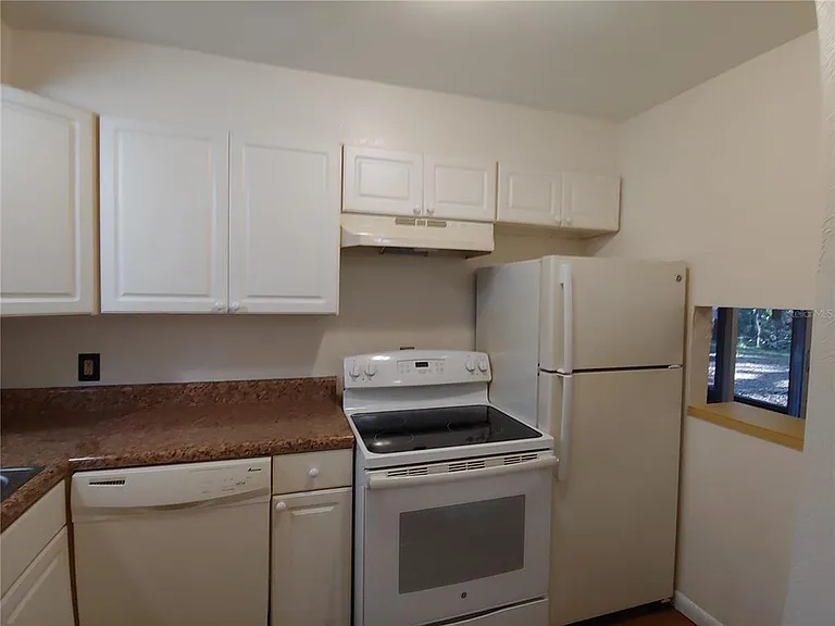 208 NE 7th Pl #A — Photo 11