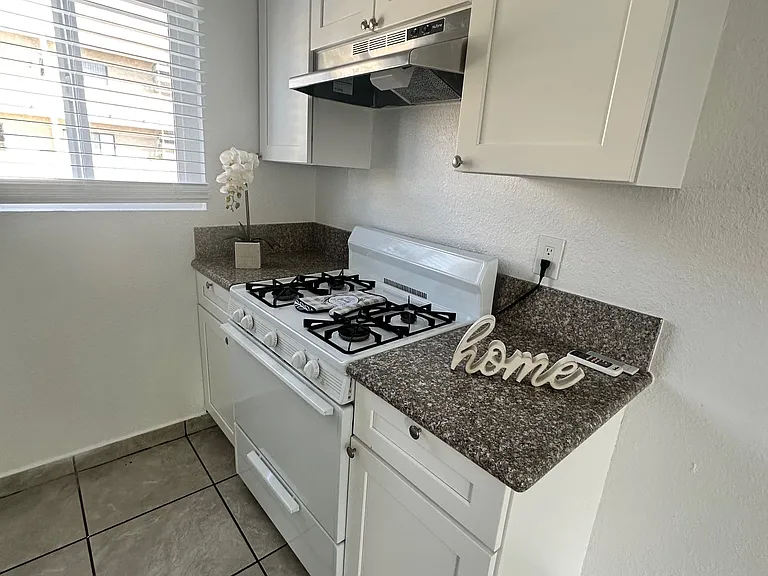 7729 Ventura Canyon Ave #6 — Photo 4