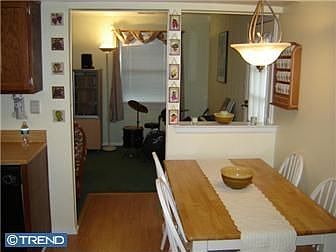 Kitchen & Fam Rm Entry