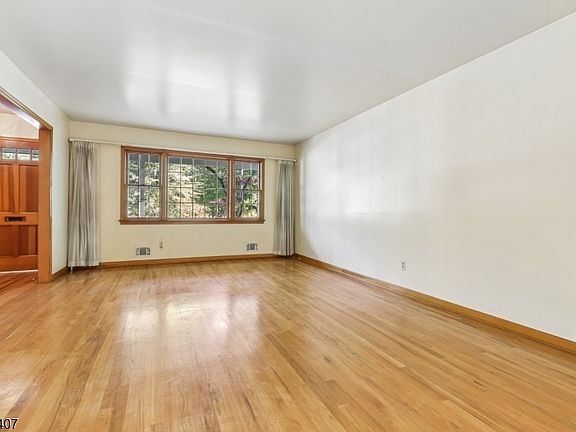 4th image of 25 Wardle Ave