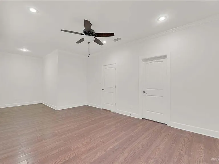 209 Robin Ave — Photo 6