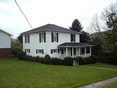 1st image of 130 Carpenter St