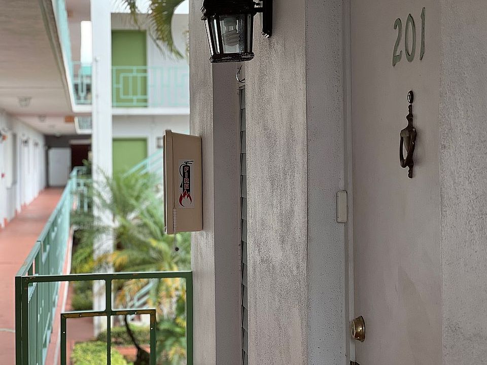 1st image of 515 S Crescent Dr APT 201