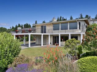 8311 Sunset Vista Ln, Clinton, WA 98236