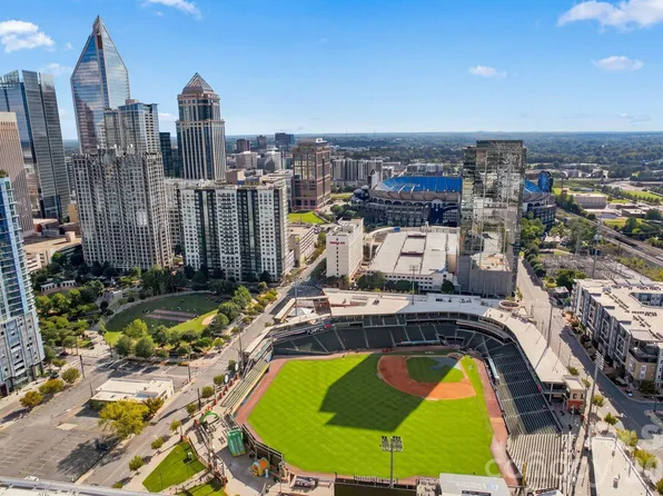 333 W Trade St Unit 1709, Charlotte, NC 28202