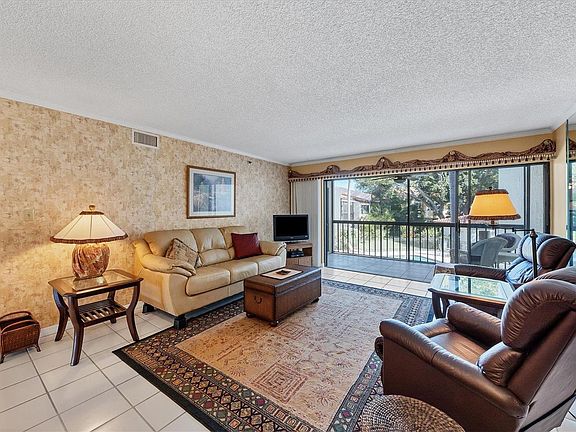 3rd image of 800 Hudson Ave Unit 202