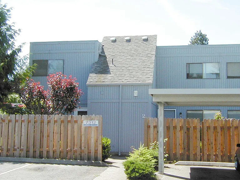7300 NE 16th Ave — Photo 10