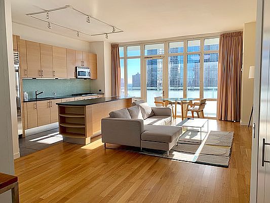 3rd image of 325 5th Ave APT 38D