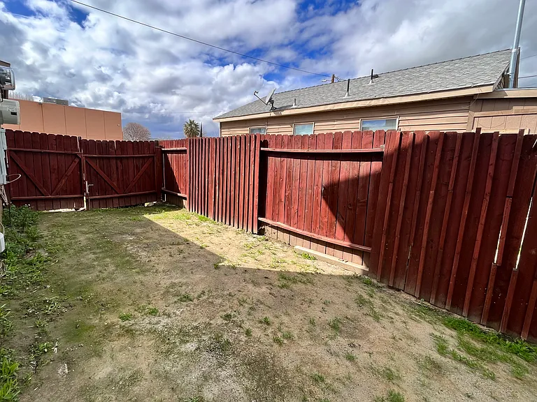 330 N 4th St #2 — Photo 7