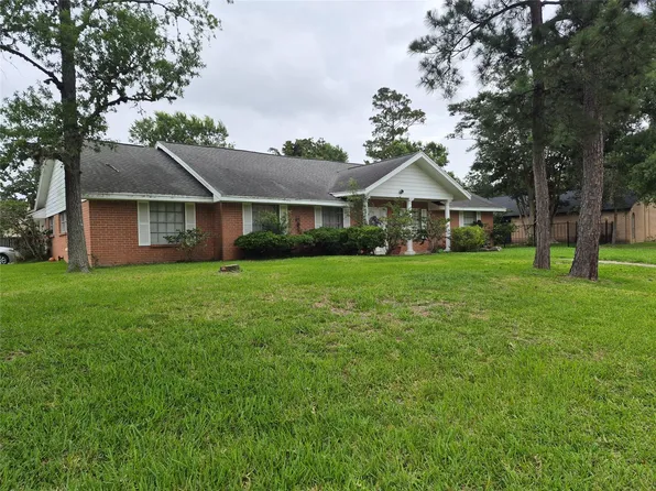 814 Oak Leaf St, La Porte, TX 77571
