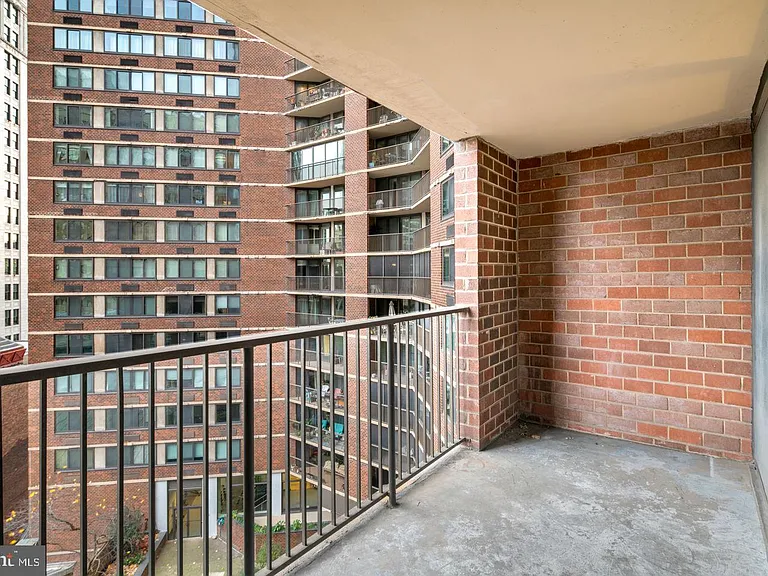 1420 Locust St #11D — Photo 11