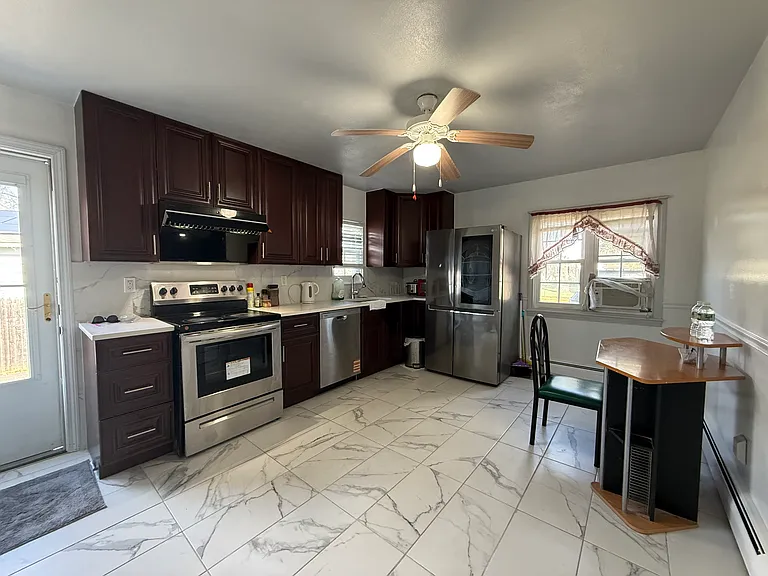 35 Early Ave — Photo 11